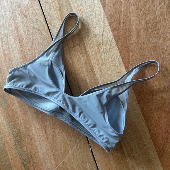 Uniqlo Gray Bra - Picture 2 of 3